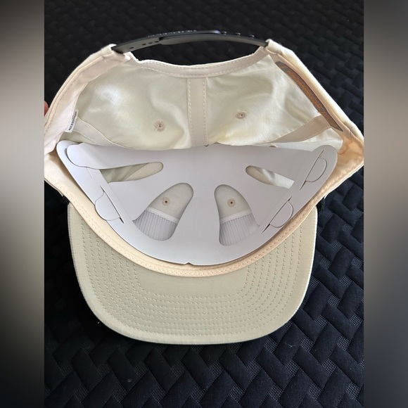 Richardson adjustable active hat, ivory - brand new, with tag - Picture 3 of 4